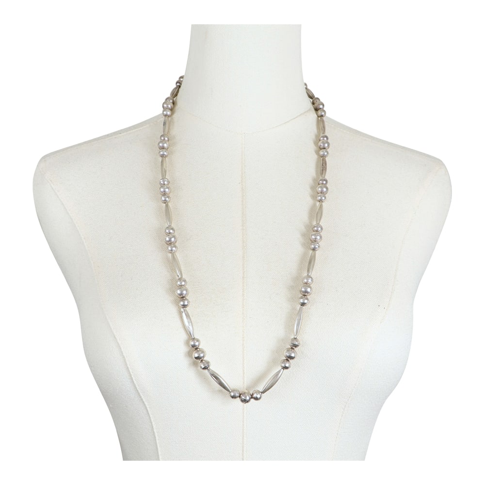 Navajo Bench Beads Necklace (1 of 3)