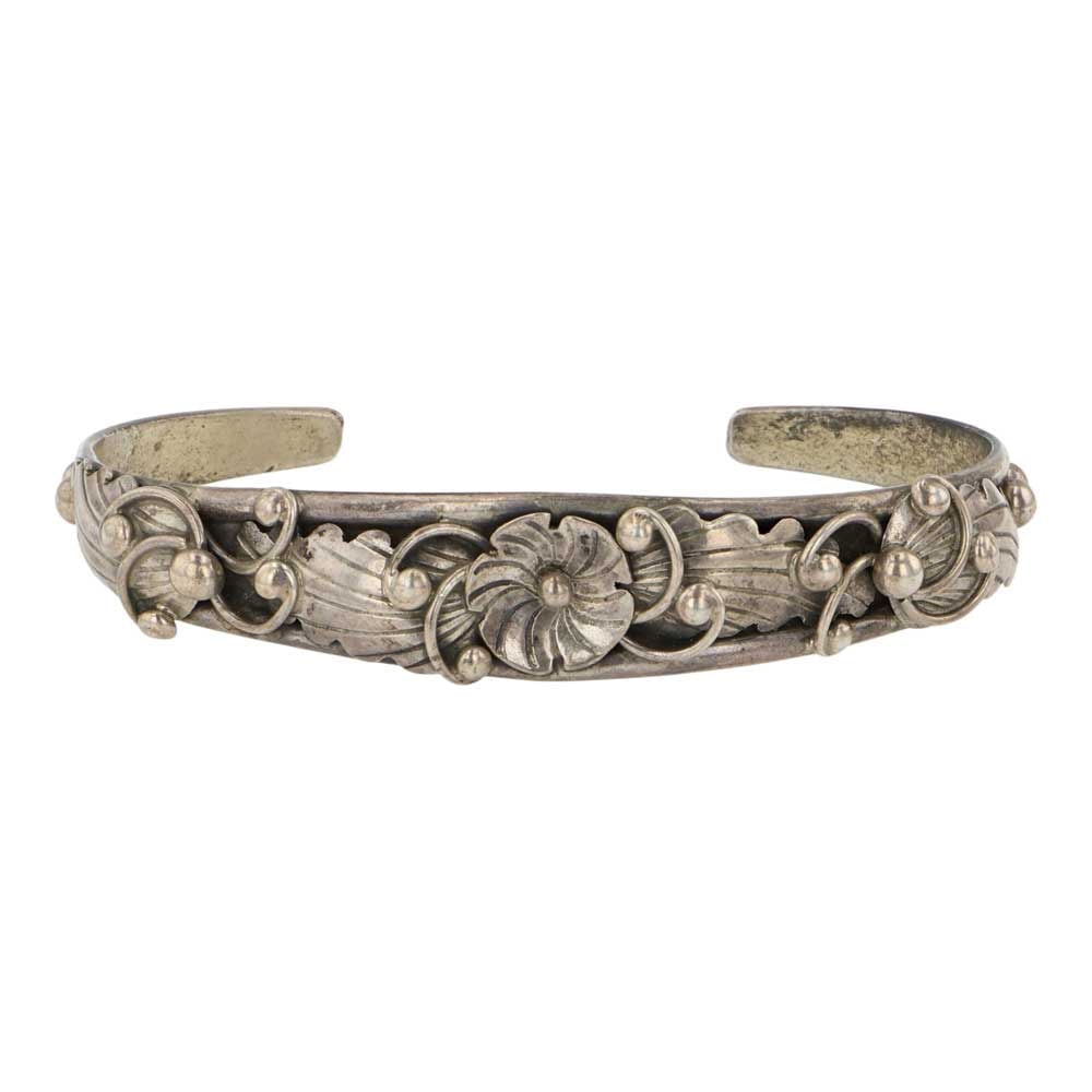 Vintage Navajo Leaf Work Bracelet: Sterling Silver | | Vintage Navajo Leaf Work Bracelet | Navajo Native American Southwest Indian Jewelry | Good (no breaks or damages) | Approximate Weight: 14 Grams | Bracelet: 5" inner, 1" gap, 6"