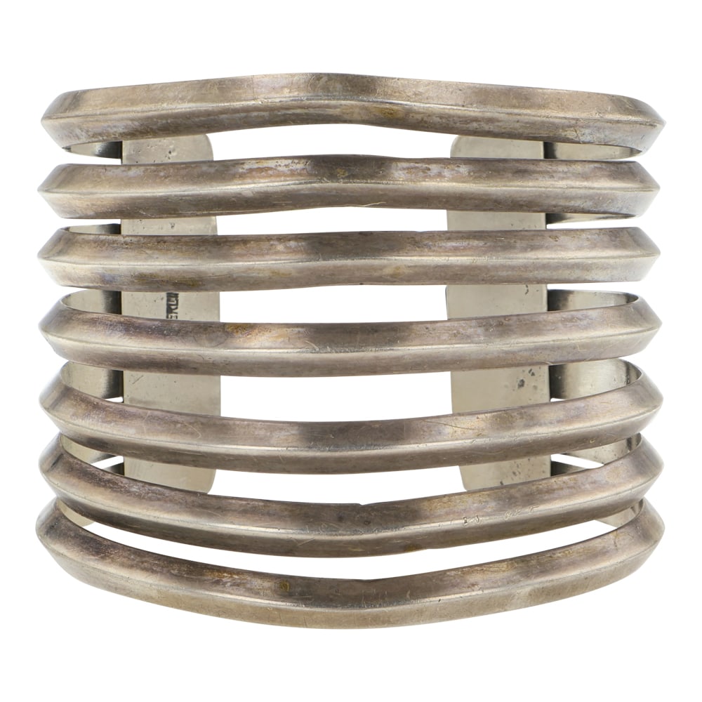Vintage Navajo Large Wide Triangle Wires Plain Silver Heavy Bracelet: Sterling Silver | | Vintage Navajo Large Wide Triangle Wires Plain Silver Heavy Bracelet | Navajo Native American Southwest Indian Jewelry | Good (no breaks or damages) | Approximate Weight: 89 Grams 