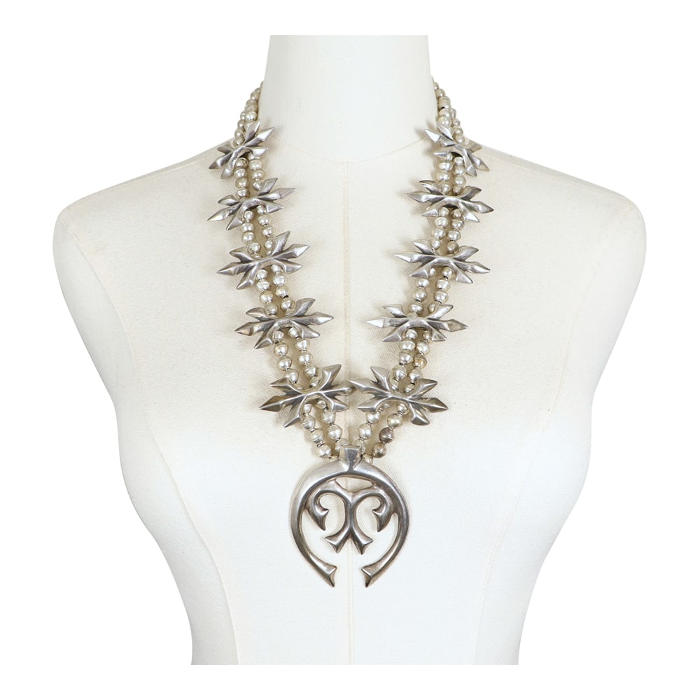 Vintage Navajo Plain Silver Sandcast Squash Blossom Necklace: Sterling Silver | | Vintage Navajo Plain Silver Sandcast Squash Blossom Necklace | Navajo Native American Southwest Indian Jewelry | Good (no breaks or damages) | Approximate Weight: 220 Grams | Neckl