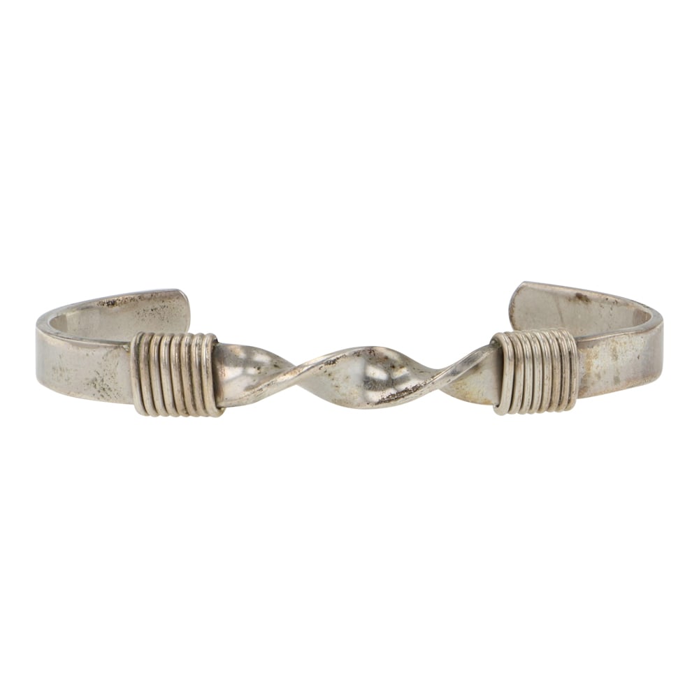Steven Apachito Navajo Plain Silver Bracelet: Sterling Silver | | Steven Apachito Navajo Plain Silver Bracelet | Navajo Native American Southwest Indian Jewelry | Good (no breaks or damages) | Approximate Weight: 16 Grams | Bracelet: 5" inner, 1.