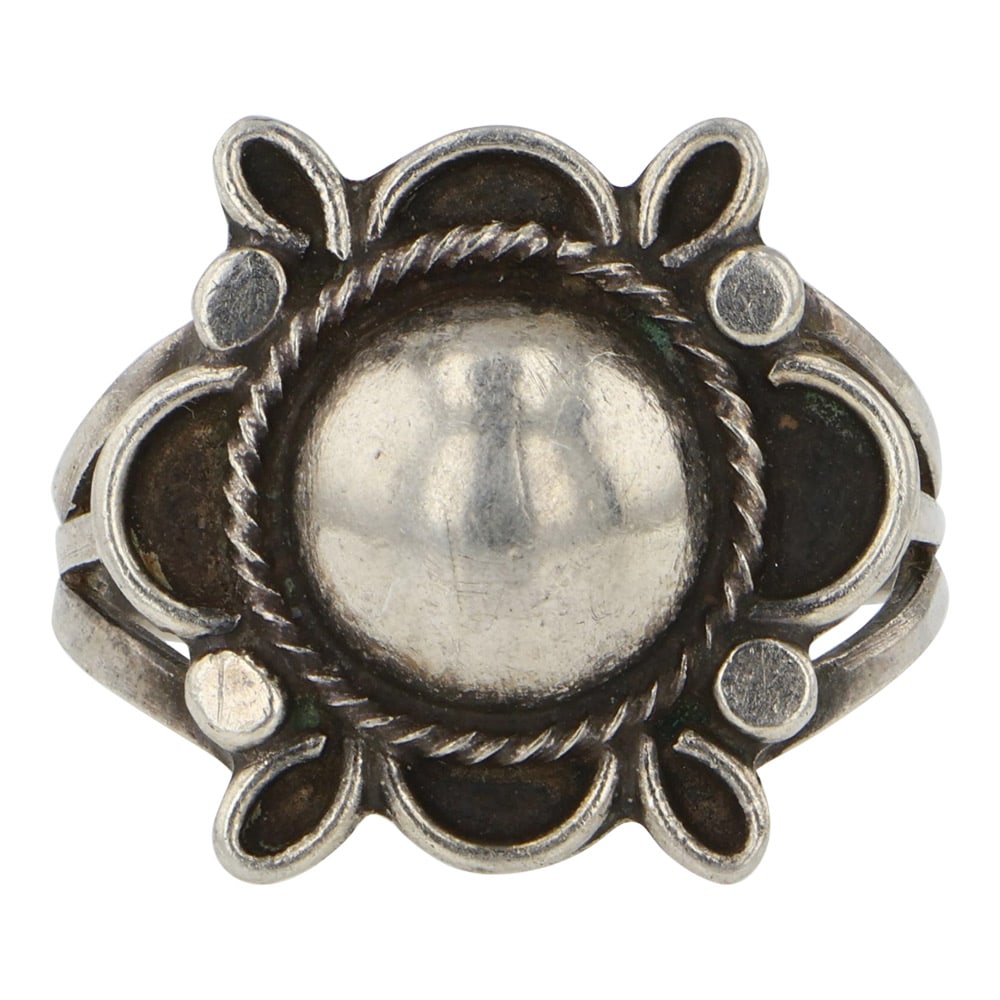 Vintage Navajo Plain Silver Ring: Sterling Silver | | Vintage Navajo Plain Silver Ring | Navajo Native American Southwest Indian Jewelry | Good (no breaks or damages) | Approximate Weight: 4 Grams | Ring: 6.5 size, .75" x .75" face |