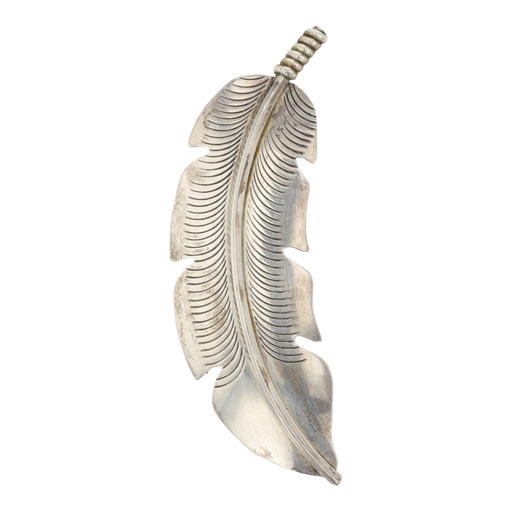 Vintage Navjao Sterling Silver Feather Pin/ Pendant: Sterling Silver | | Vintage Navjao Sterling Silver Feather Pin/ Pendant | Navajo Native American Southwest Indian Jewelry | Good (no breaks or damages) | Approximate Weight: 12 Grams | Pin/pendant: 3"