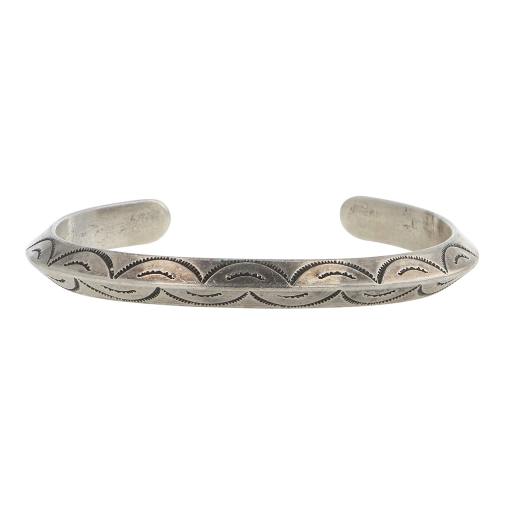 Vintage Navajo Plain Silver Triangle Wire Cuff Bracelet: Sterling Silver | | Vintage Navajo Plain Silver Triangle Wire Cuff Bracelet | Navajo Native American Southwest Indian Jewelry | Good (no breaks or damages) | Approximate Weight: 22 Grams | Bracelet: 5