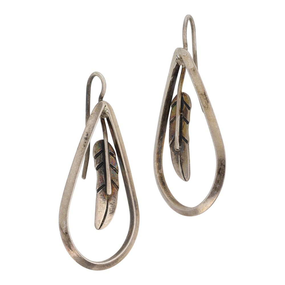 Vintage Navajo Plain Silver Feather Earrings: Sterling Silver | | Vintage Navajo Plain Silver Feather Earrings | Navajo Native American Southwest Indian Jewelry | Good (no breaks or damages) | Approximate Weight: 5 Grams | Earrings: 1.5" x .75" e