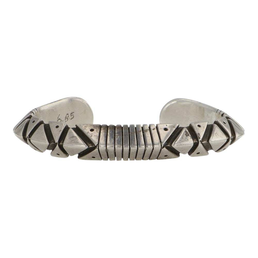 Vintage Navajo Plain Silver Triangle Wire Sawed Detailed Cuff Bracelet: Sterling Silver | | Vintage Navajo Plain Silver Triangle Wire Sawed Detailed Cuff Bracelet | Navajo Native American Southwest Indian Jewelry | Good (no breaks or damages) | Approximate Weight: 88 Gram