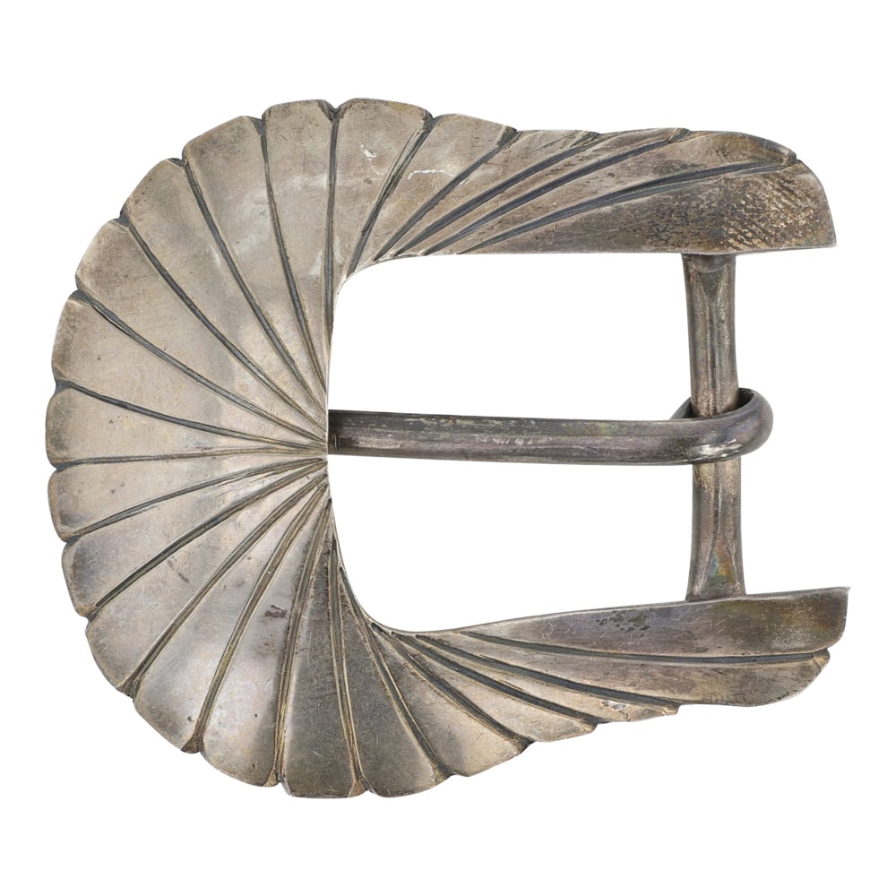 Vintage Navajo Plain Silver Rager Belt Buckle: Sterling Silver | | Vintage Navajo Plain Silver Rager Belt Buckle | Navajo Native American Southwest Indian Jewelry | Good (no breaks or damages) | Approximate Weight: 11 Grams | Buckle: 2" x 1.75" |
