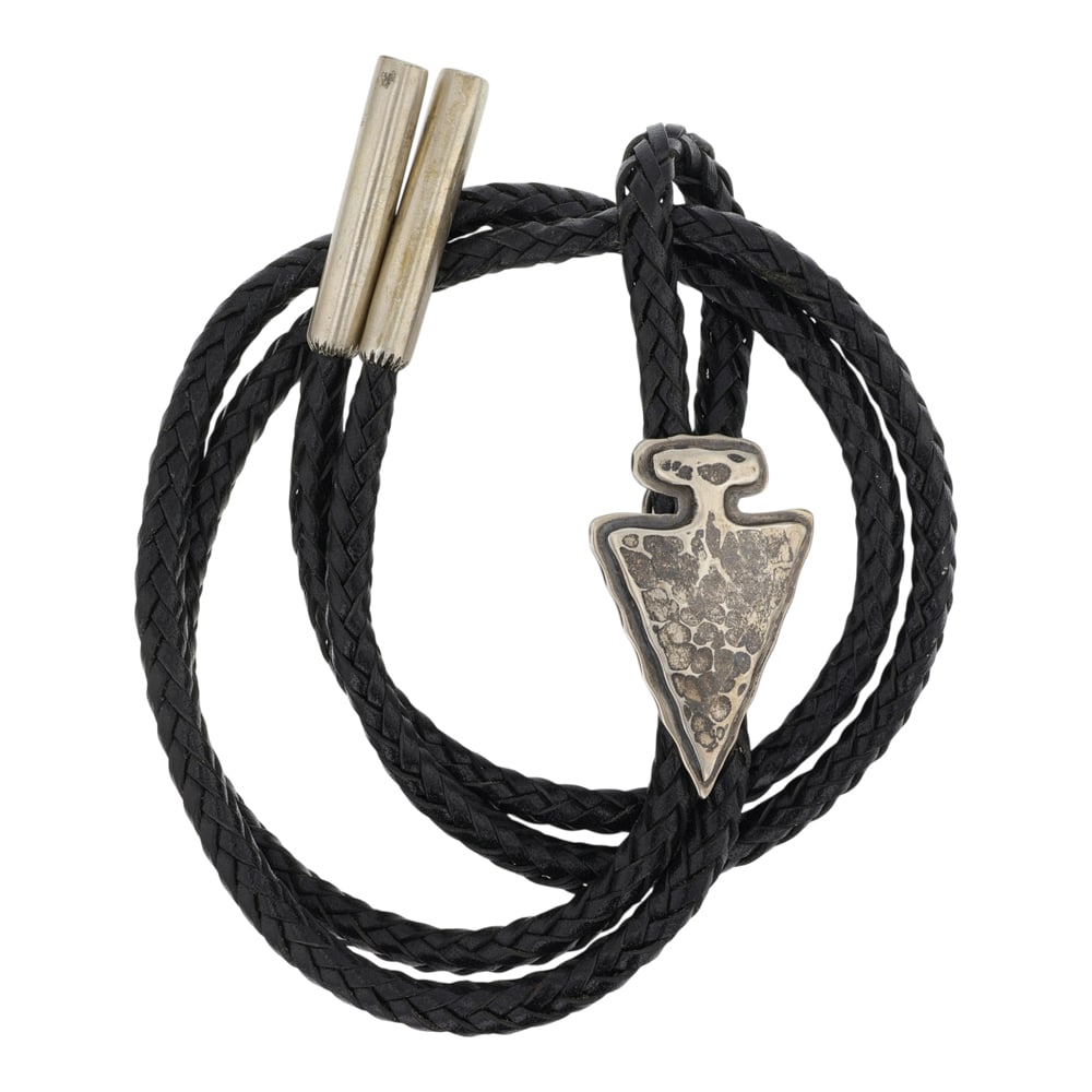 Vintage Navajo Plain Silver Hammered Arrowhead Bolo Tie (1 of 3)