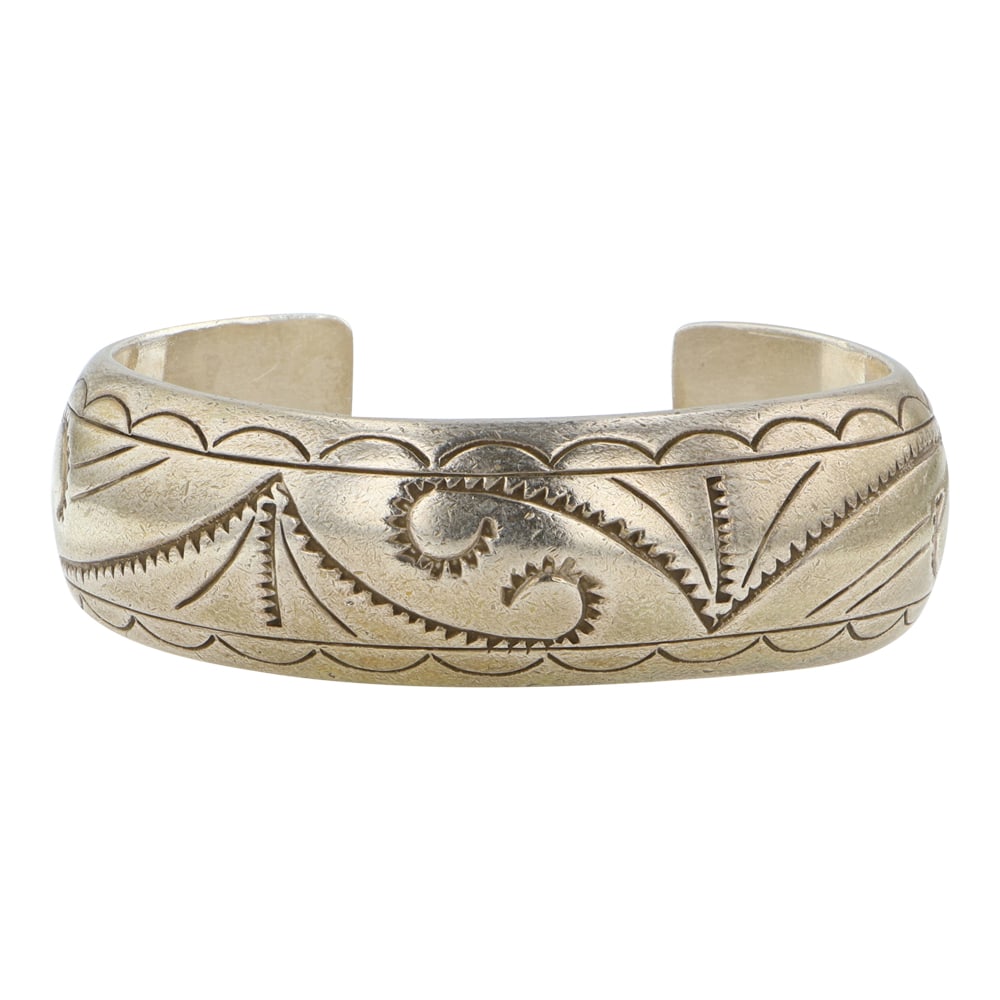 Stanley Bain Navajo Plain Silver Domed Cuff Bracelet: Sterling Silver | | Stanley Bain Navajo Plain Silver Domed Cuff Bracelet | Navajo Native American Southwest Indian Jewelry | Good (no breaks or damages) | Approximate Weight: 43 Grams | Bracelet: 4.75