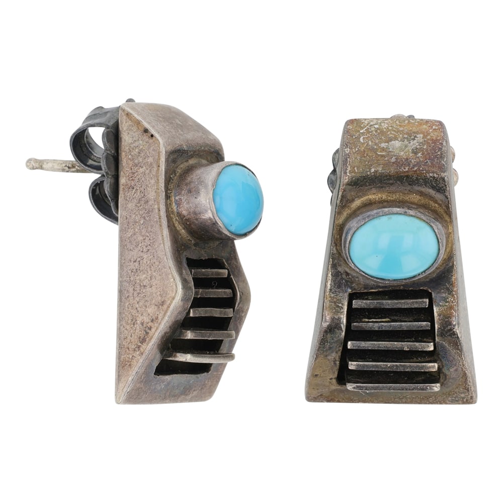Navajo Kingman Turquoise Earrings: Sterling Silver | Gneuine Kingman Turquoise | Navajo Kingman Turquoise Earrings | Navajo Native American Southwest Indian Jewelry | Good (no breaks or damages) | Approximate Weight: 7 Grams | Earrings