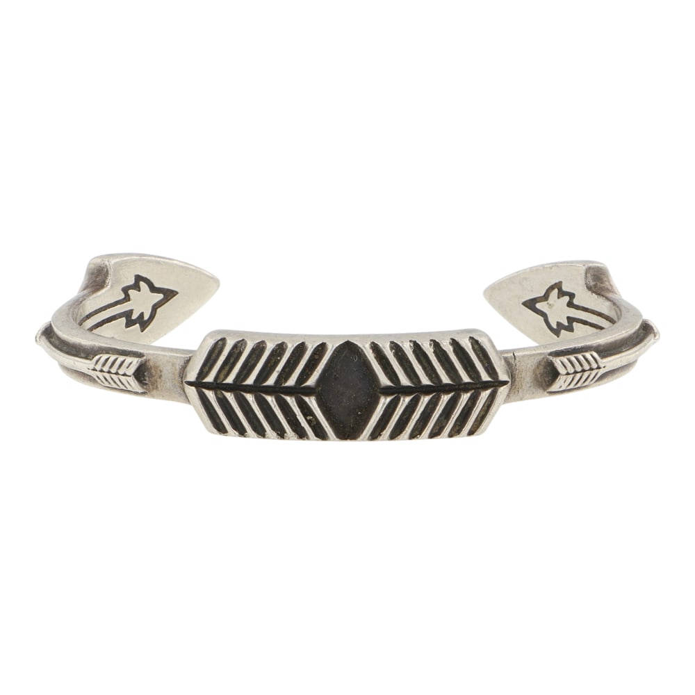 Cody Alan Sanderson Award Winning Navajo Artist Intricate Arrow Plain Silver Heavy Cuff Bracelet: (Cody Alan Sanderson has won numerous awards for his work including the 2005 SWAIA (Southwestern Association for Indian Arts) Fellowship Award and the 2008 ?Best of Show? Award at the Heard Museum in 