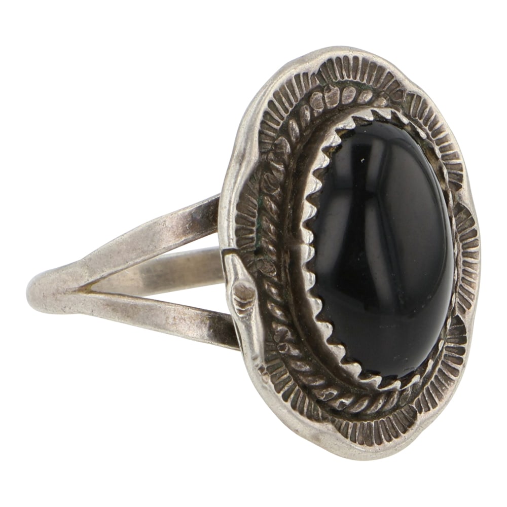 Vintage Navajo Black Onyx Ring: Sterling Silver | Genuine Black Onyx | Vintage Navajo Black Onyx Ring | Navajo Native American Southwest Indian Jewelry | Good (no breaks or damages) | Approximate Weight: 3 Grams | Ring: 8 size, .75"