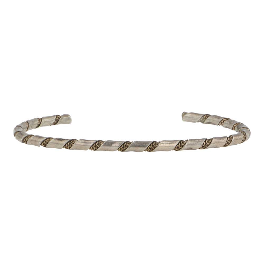 Navajo Plain Silver Cuff Bracelet: Sterling Silver | | Navajo Plain Silver Cuff Bracelet | Navajo Native American Southwest Indian Jewelry | Good (no breaks or damages) | Approximate Weight:?7Grams | Bracelet: 5" inner, 1" gap, 6" tota