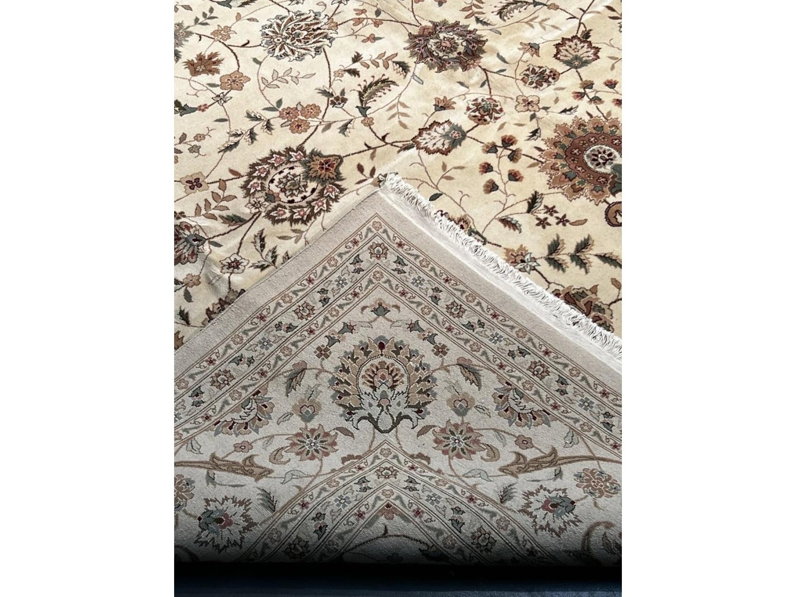 $11,155 - Silk-Accented Ivory Floral Carpet, Kashan Design, Hand-Knotted Wool & Silk, 9'9" x 13'9" - 3