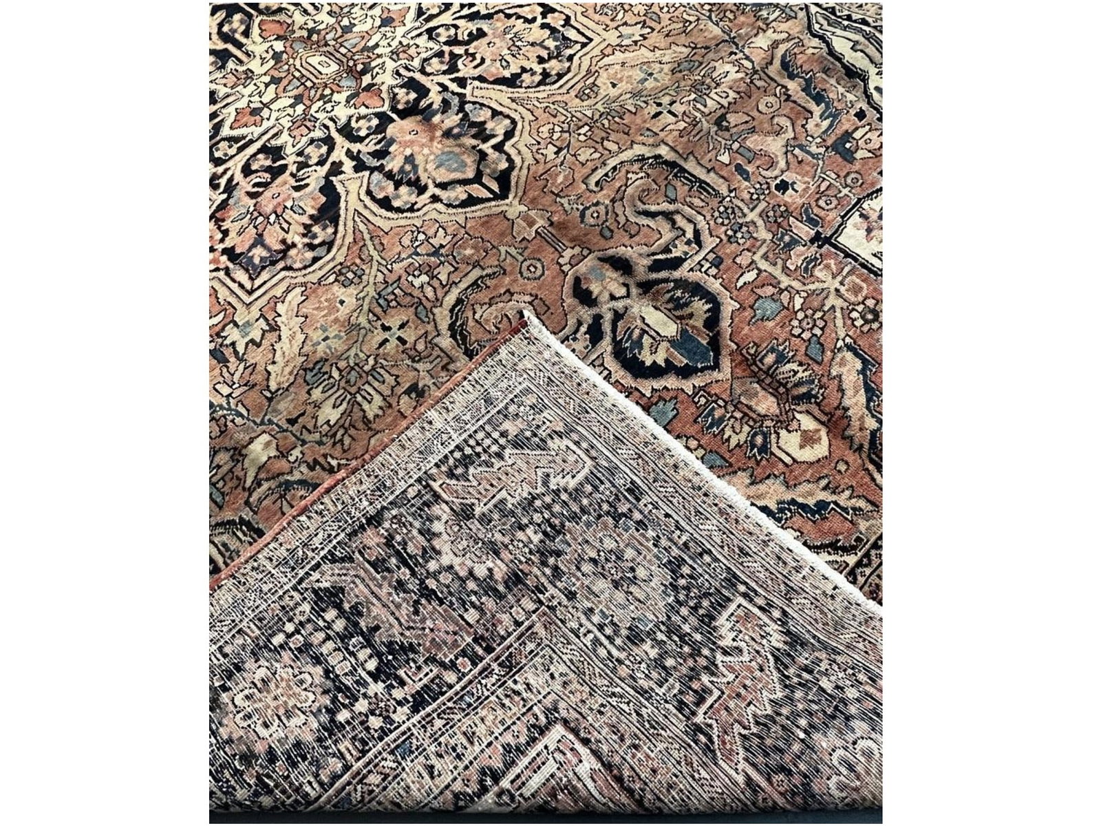$7,520 - Vase-and-Palmette Spandrel Persian Heriz Carpet, Hand-Knotted Wool, 9'6" x 13'9" - 3