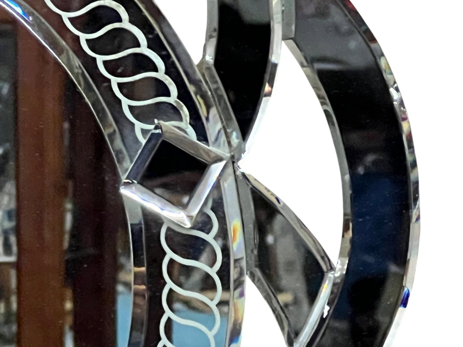 Mirror wall décor with beveled circular frame, 20 x 20 - 3