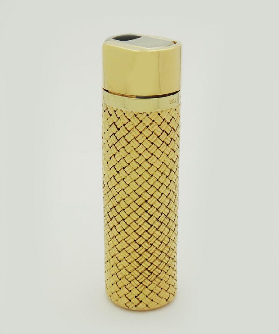 Rare Van Cleef & Arpels 18K Gold Woven Butane Lighter: Van Cleef & Arpels 18K Yellow Gold Woven Butane Lighter:Precious Metal Type: 750 Yellow Gold:Weight: 81.5 grams:Dimensions: 72.8mm long x 20.4mm in diameter