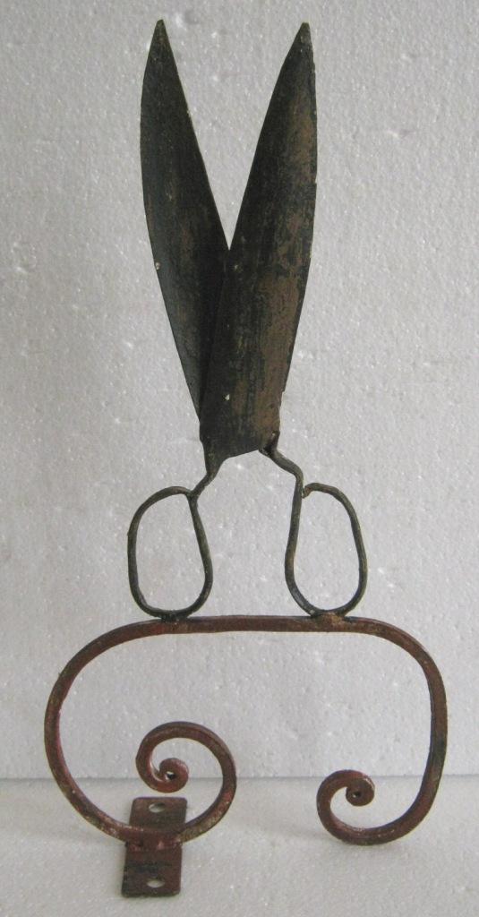 Iron tailor's trade sign , scissors with wall bracket (1 of 7)