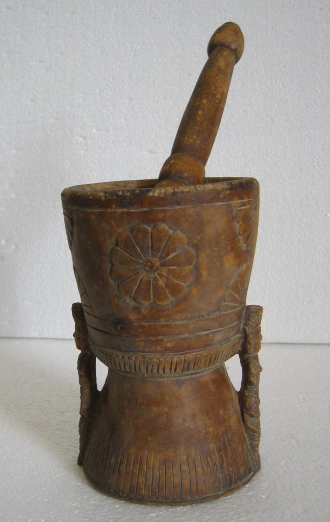 Wooden mortar and pestle: Wooden mortar and pestle , fine carving . Size : 6.00 x 4.00 x 3.75 inch and 8.25 x 1.00 x 1.00 inch .