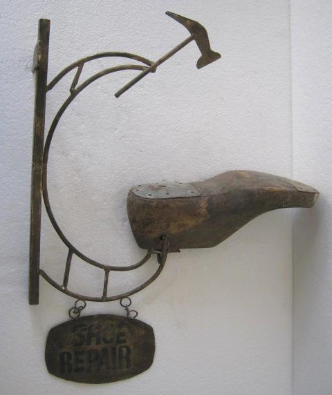 Cobbler Trade Sign With Wall Bracket (1 of 8)