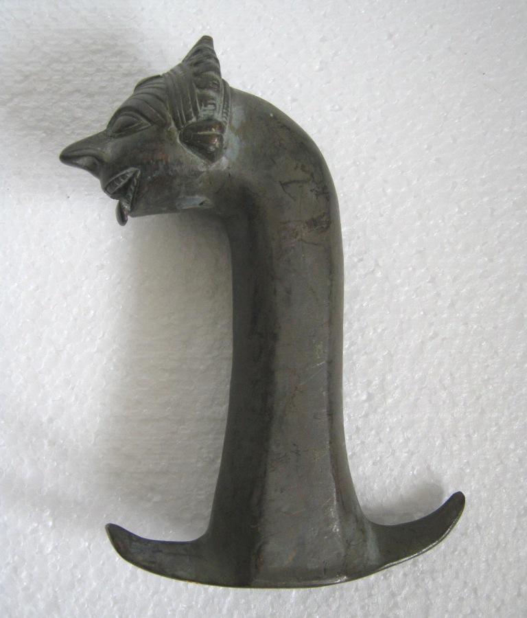 Bronze walking stick handle , face (1 of 5)