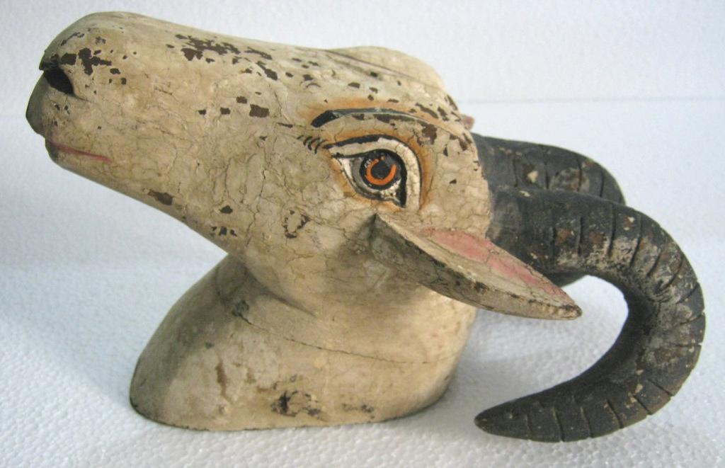 Wooden Ram head wall decoration , detailed (1 of 8)