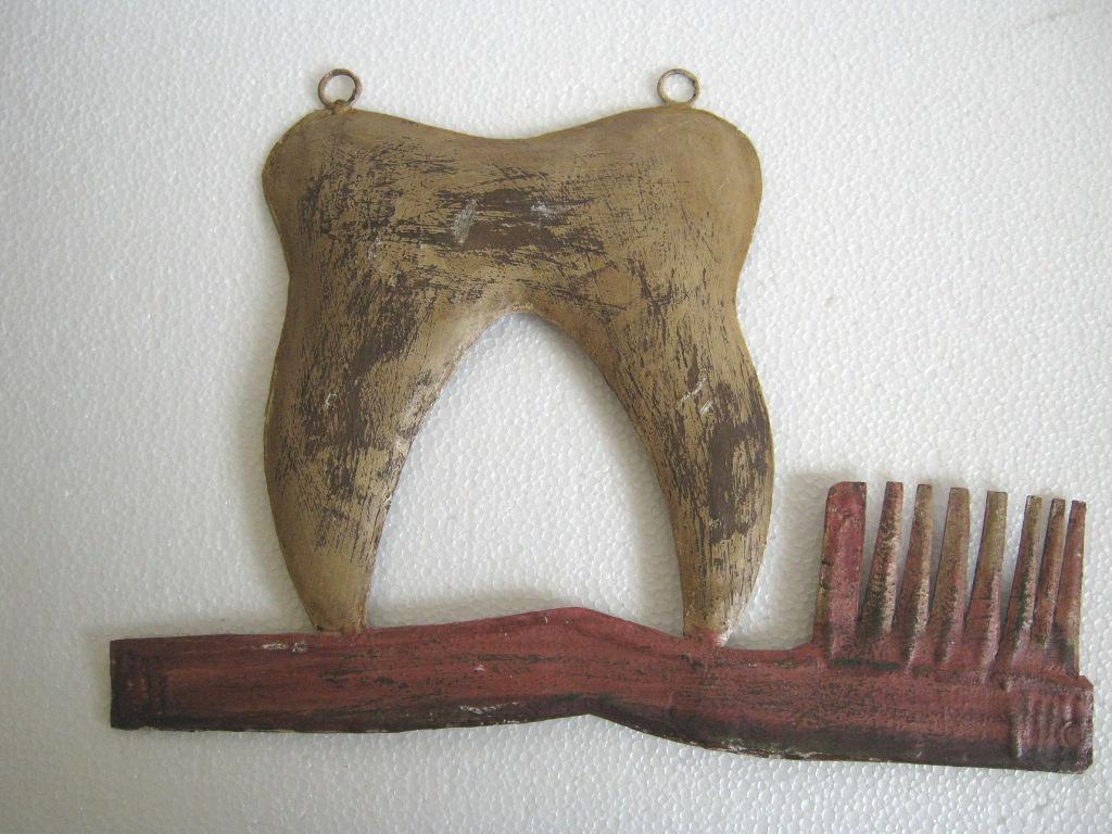 Iron dentist's trade clinic display sign advertisement (1 of 9)