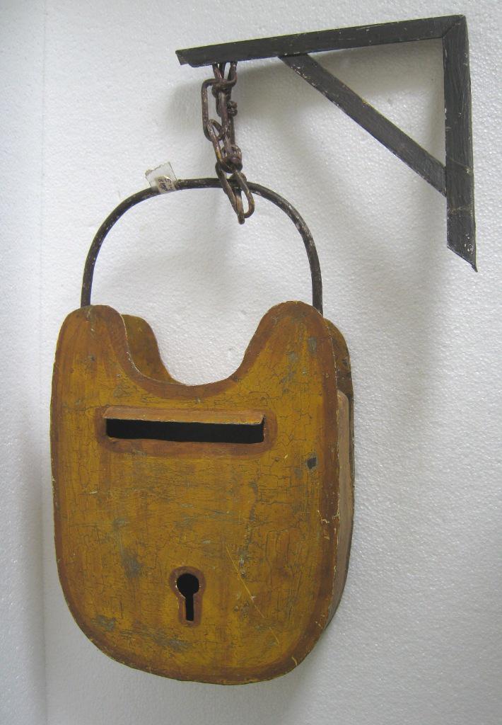 Iron lock post box with wall bracket (1 of 9)