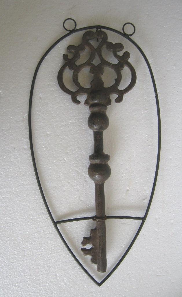 Cast iron key , locksmith's trade sign , store display (1 of 9)