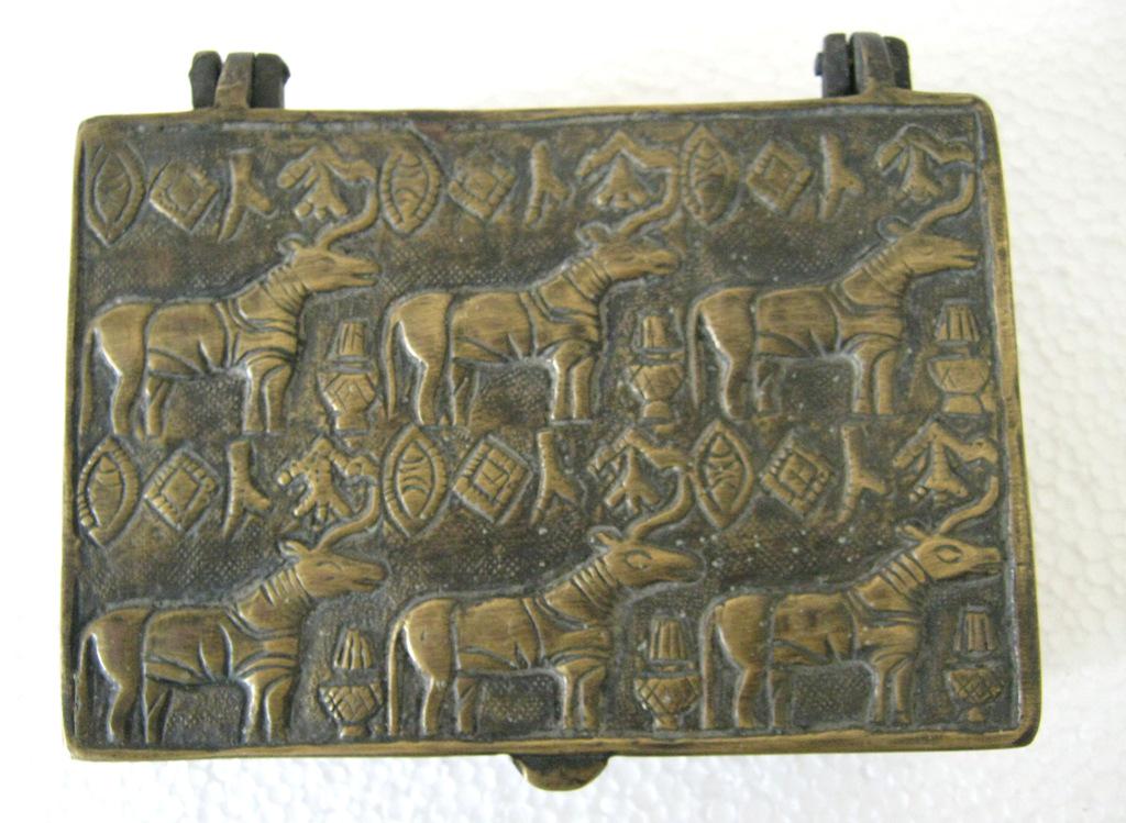 Bronze detailed jewelry trinket box (1 of 5)