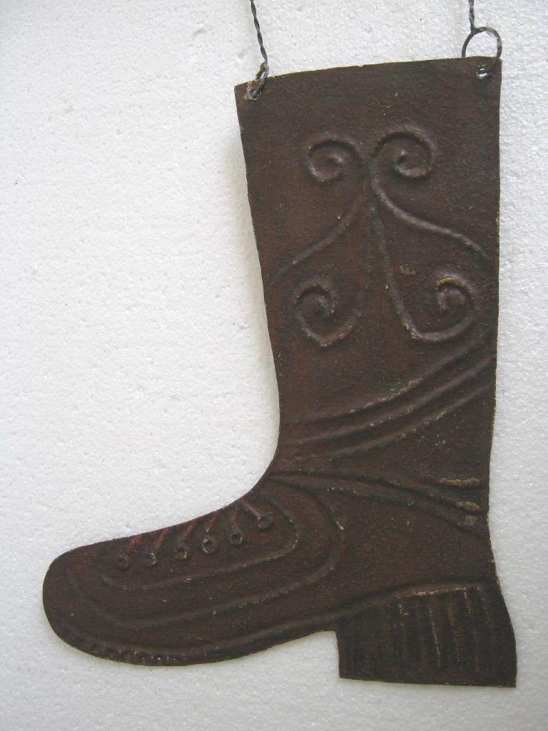 Iron shoe cobbler's trade sign , embossed store display (1 of 7)