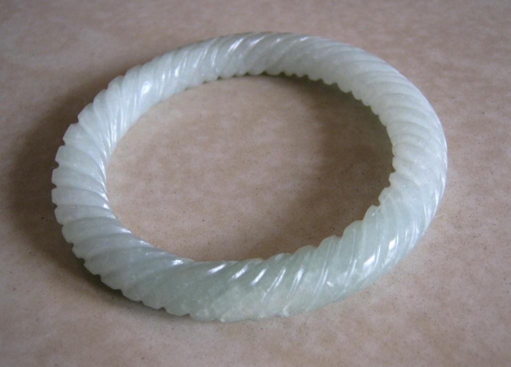 Jade swirl bangle (1 of 5)
