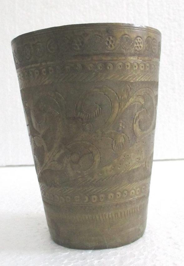Brass glass beaker , peacock and fine design: Brass glass beaker , peacock and fine design . Size : 4.25 x 3.40 x 3.40 inch .