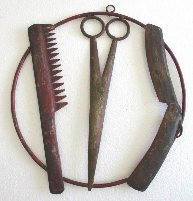 Barber's trade sign razor , scissors and comb wall hanging (1 of 6)