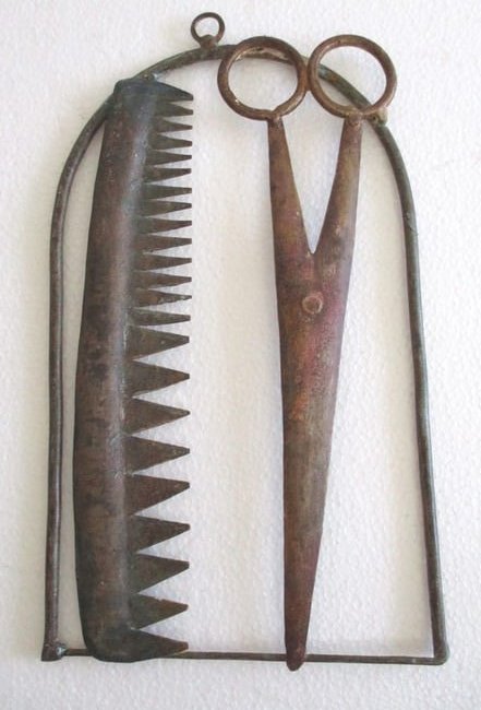 Iron barber's trade advertisement sign comb and scissors (1 of 6)