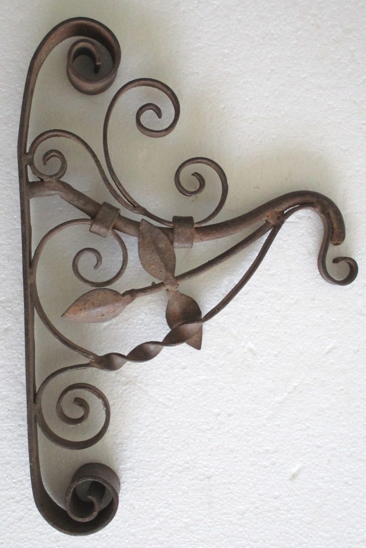 Iron wall bracket for advertisement trade signs (1 of 8)