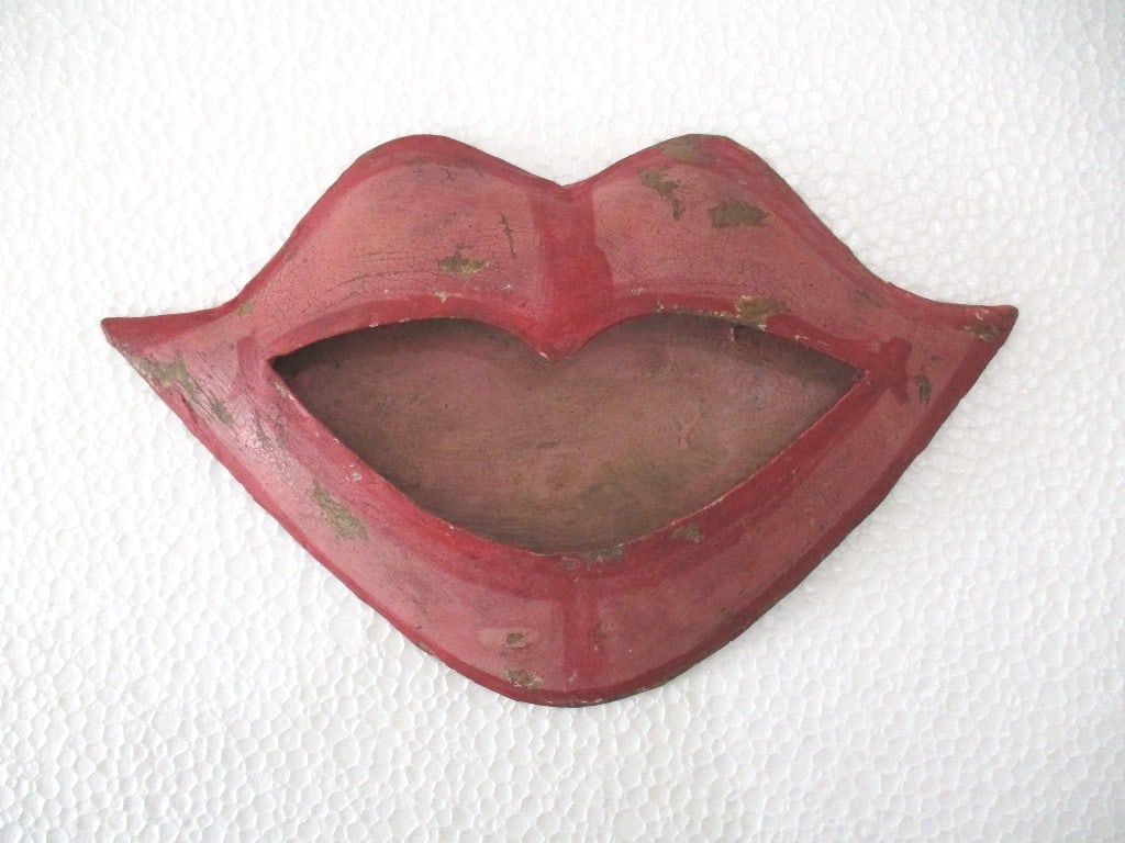 Iron Lips advertisement trade sign wall hanging (1 of 7)