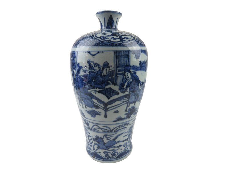 Early Ming Dynasty Blue And White MeiPing Vase: 18cm Diam(bottom). x 38cm H,prob.eraly ming dynasty