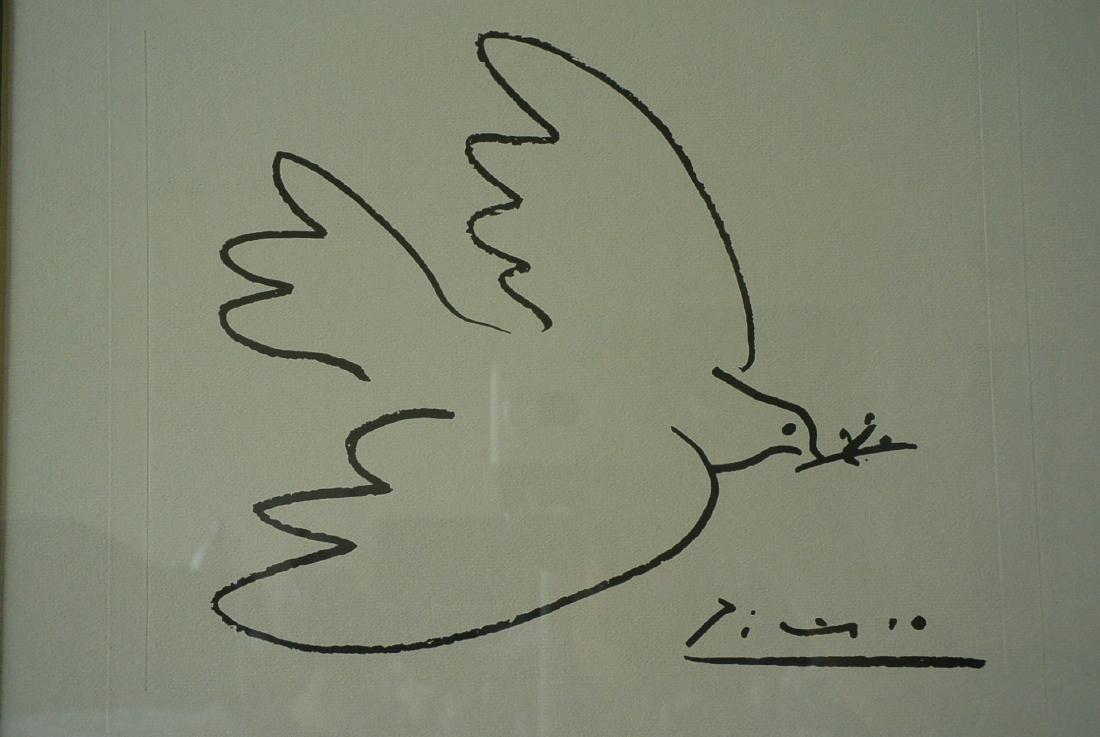 Pablo Picasso: Dangling the olive branch of peace dove (1 of 10)
