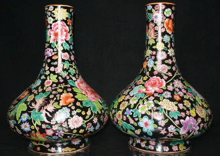 Chinese Porcelain Pair Ink pastel flowers grain chestnut vase: 墨地粉彩百花纹饰荸荠瓶（一对）：六字篆书红色款识“