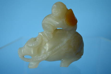 A Finely Chinese Vintage Natural HETIAN White Seed Jade: A Finely Chinese Vintage Natural HETIAN White Seed Jade Carving Jade Statue - Urchins & Ox,looks very vivid and lifelike. Tips about Chinese Hetian Nephrite Jade. Dimension:H:5cm, W:5.1cm.