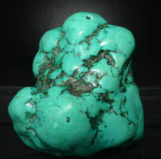 A Large Finely Rough Turquoise--262g: A Large Finely Rough Turquoise Rough Turquoise, it was a beaudiful and vivid tone, can be perfect material for making any kind of artwork. It has a high appreciation and collection value. Size: 7.5cm