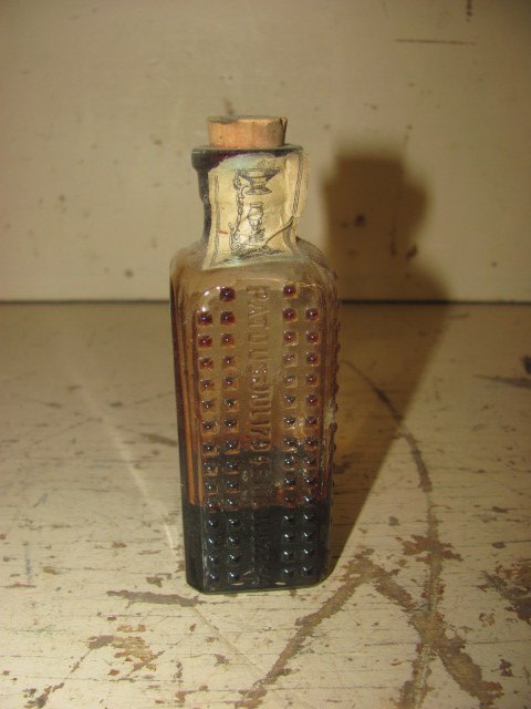 ANTIQUE VAPO CRESOLENE CO. BOTTLE (1 of 4)