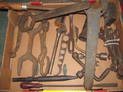 Antique Tool Wrench Lot: Lot includes all wrenches / tools pictured