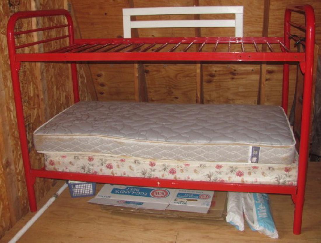 Bunk Bed: Bunk Bed