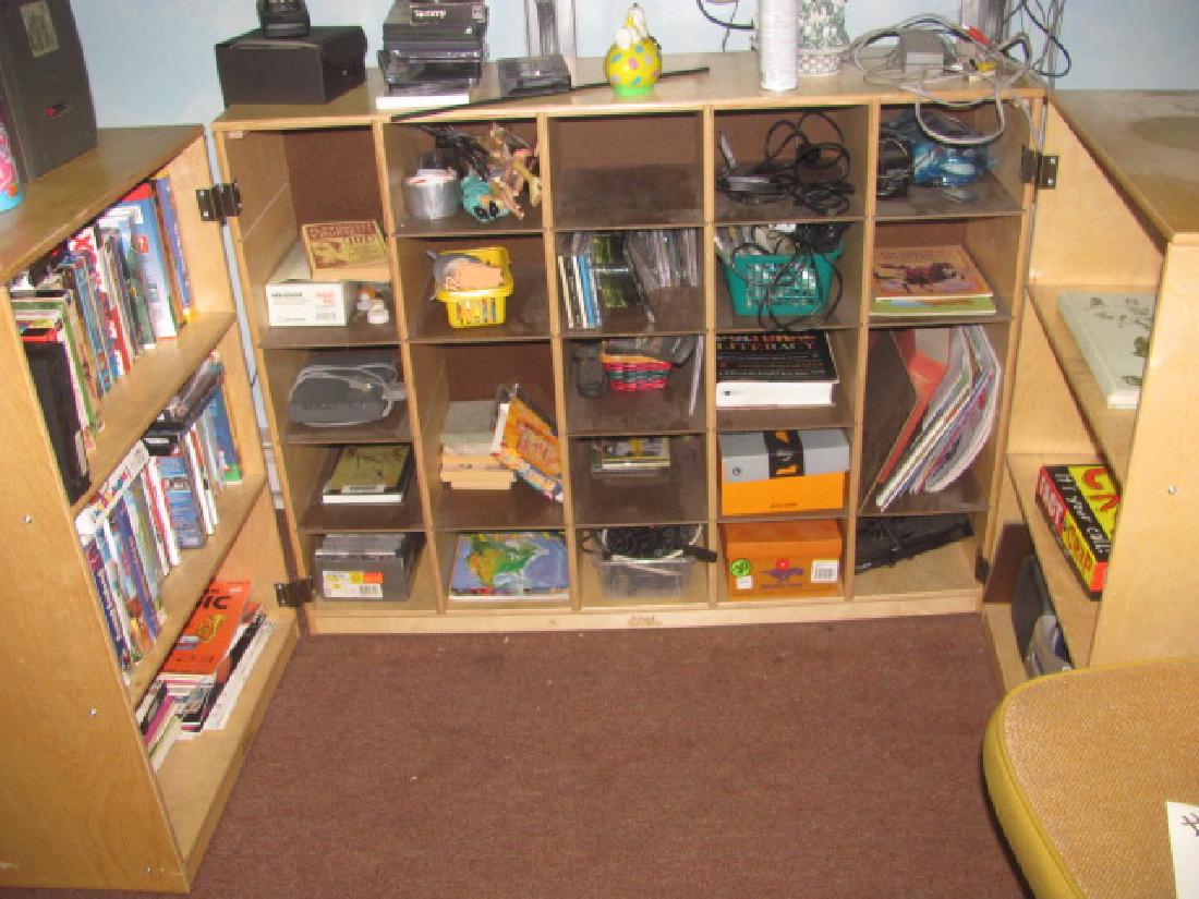 Cubicle w/ contents (1 of 8)