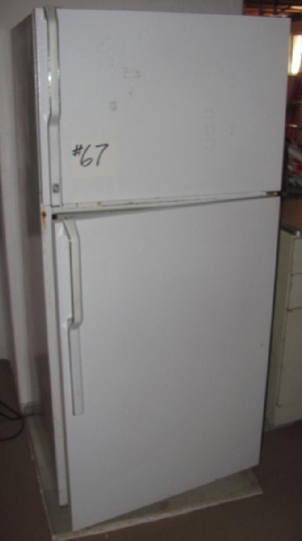 GE 18.2 Refridgerator Freezer (1 of 2)
