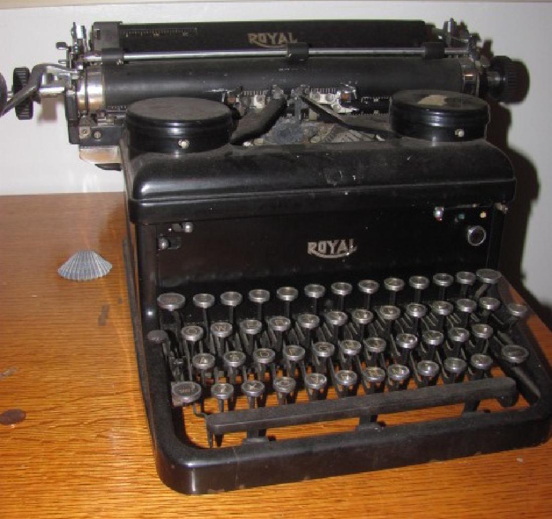 Royal Typewriter: Typewriter