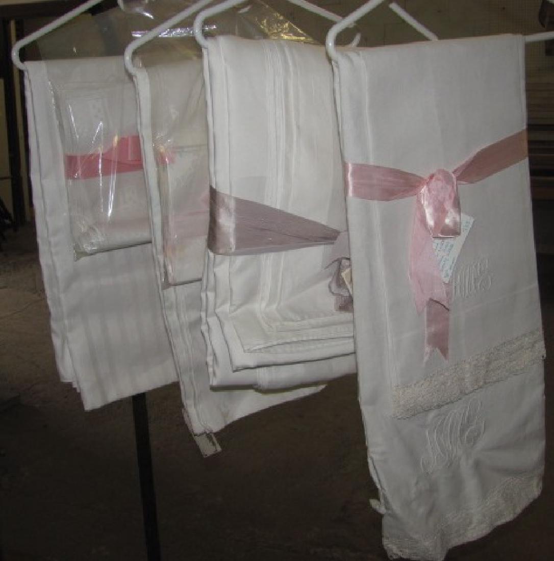 Table Clothes , Nakins, & Sheet Set (1 of 4)