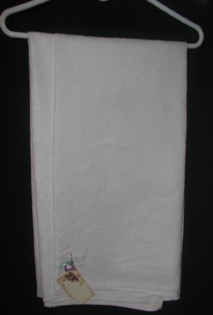 Clover Motif Damask Table Cloth (1 of 2)